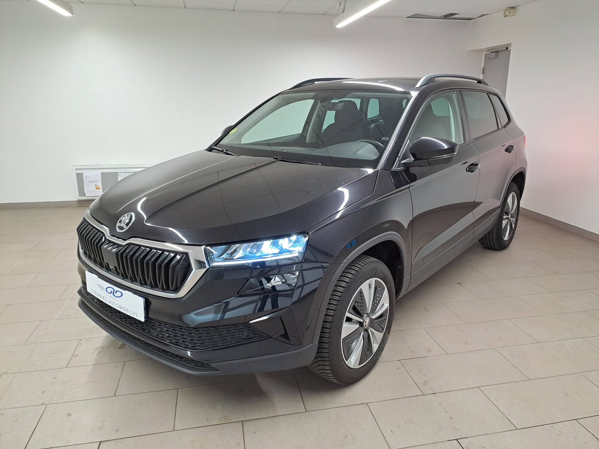 987678_skoda_karoq-20-tdi-116-ch-scr-dsg7_ambition_0.jpg